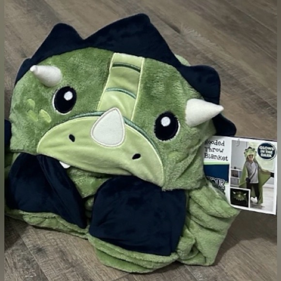 Green Dinosaur Hooded Blanket W/Hand Packets Face Glows In The Dark 40x50”  NWT - Picture 8 of 8